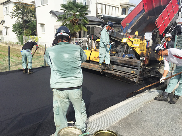 写真：尼崎市浜田町舗装打ち換え工事